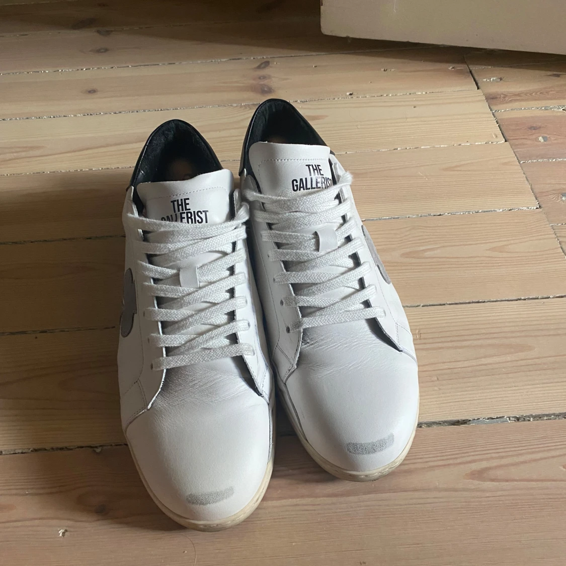 The Gallerist skor - 1