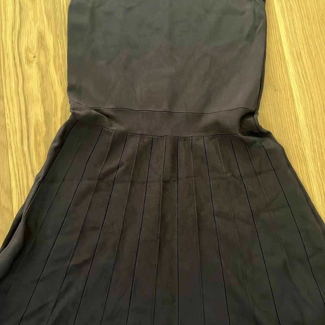 Svart kortklänning från H&M - 1