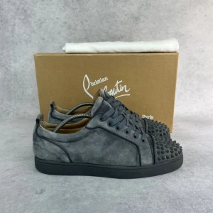 Christian Louboutin - – Condition: 8,5/10  – Color: Grey  - What is included: Dustbag  – Retail price: 9000 + SEK