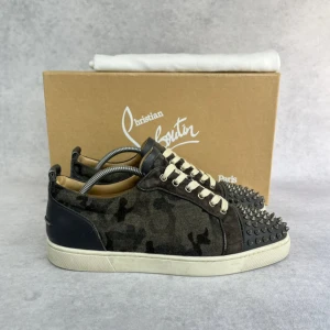 Christian Louboutin junior spike sneaker - – Condition: 8/10  - What is included: Only the sneakers  – Retail price: 9000 + SEK