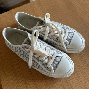 Guess sneakers - Använda fåtal gånger