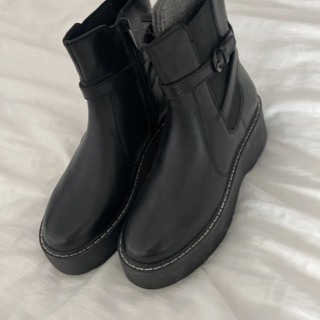 Svarta boots med äkta skinn - 2