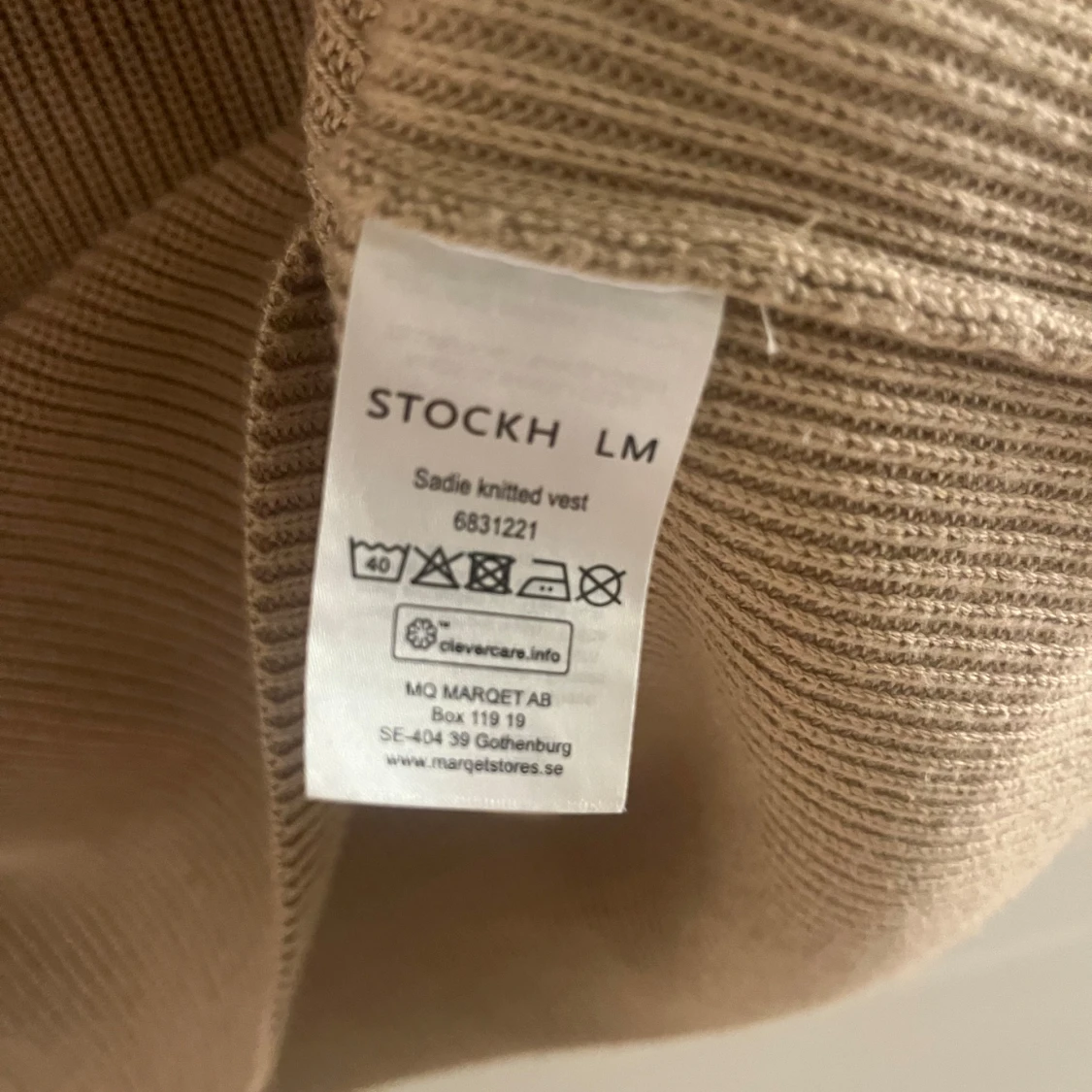 Beige stickad väst från Stockh LM - 3