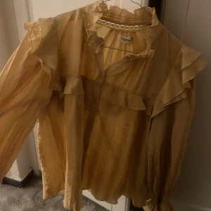 Isabel markant blid - Säljer denna ursnygga Isabel Marant blus! Aldrig använd! Köptes för 2500 kr och säljs för 1000 kr!