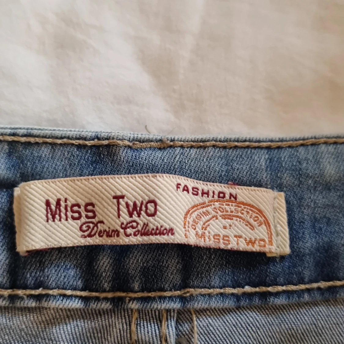 Ljusblå jeansshorts från Miss Two - 2