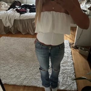 Bandeu topp från zara - Bandeu topp med volanger från Zara. Supersöt, storlek S. 💕