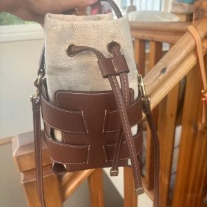 Virala hm väskan - Virala hm väskan i brun! Helt nytt skick aldrig använd 