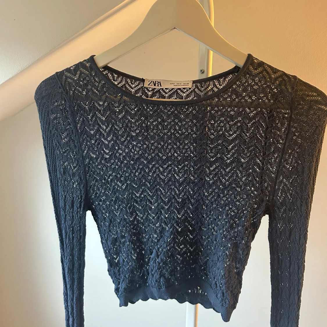 Mörkblå croppad topp från Zara