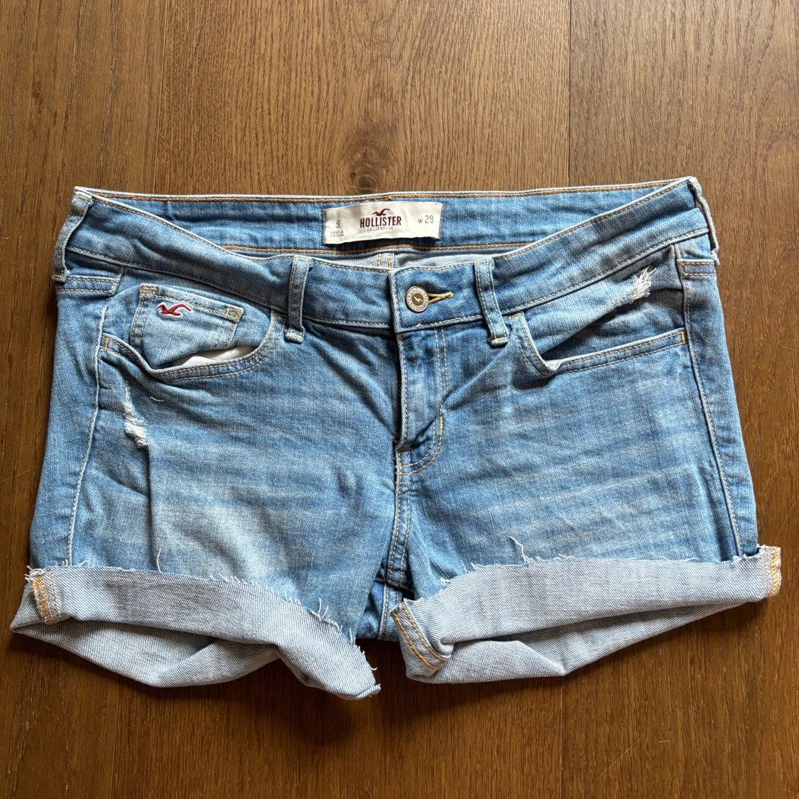 Ljusblå jeansshorts från Hollister - 1