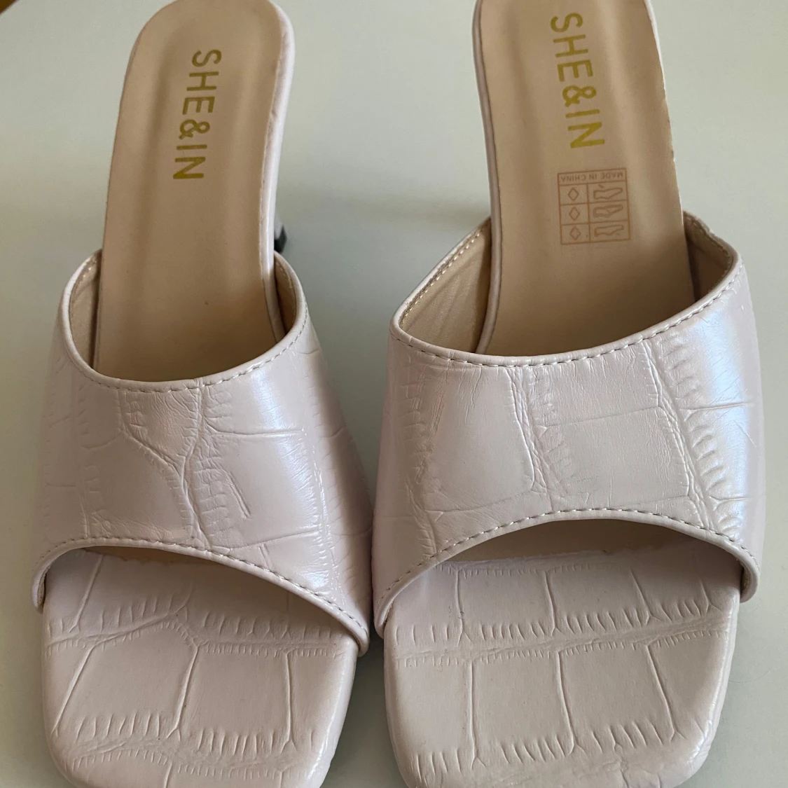 Ljusa rosa klackade sandaler från SHEIN - 2