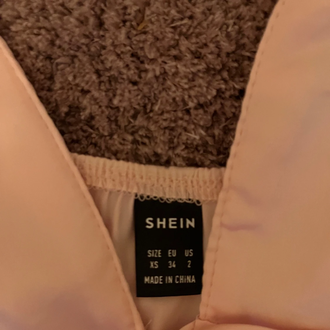 Ljusrosa omlottopp från SHEIN - 1