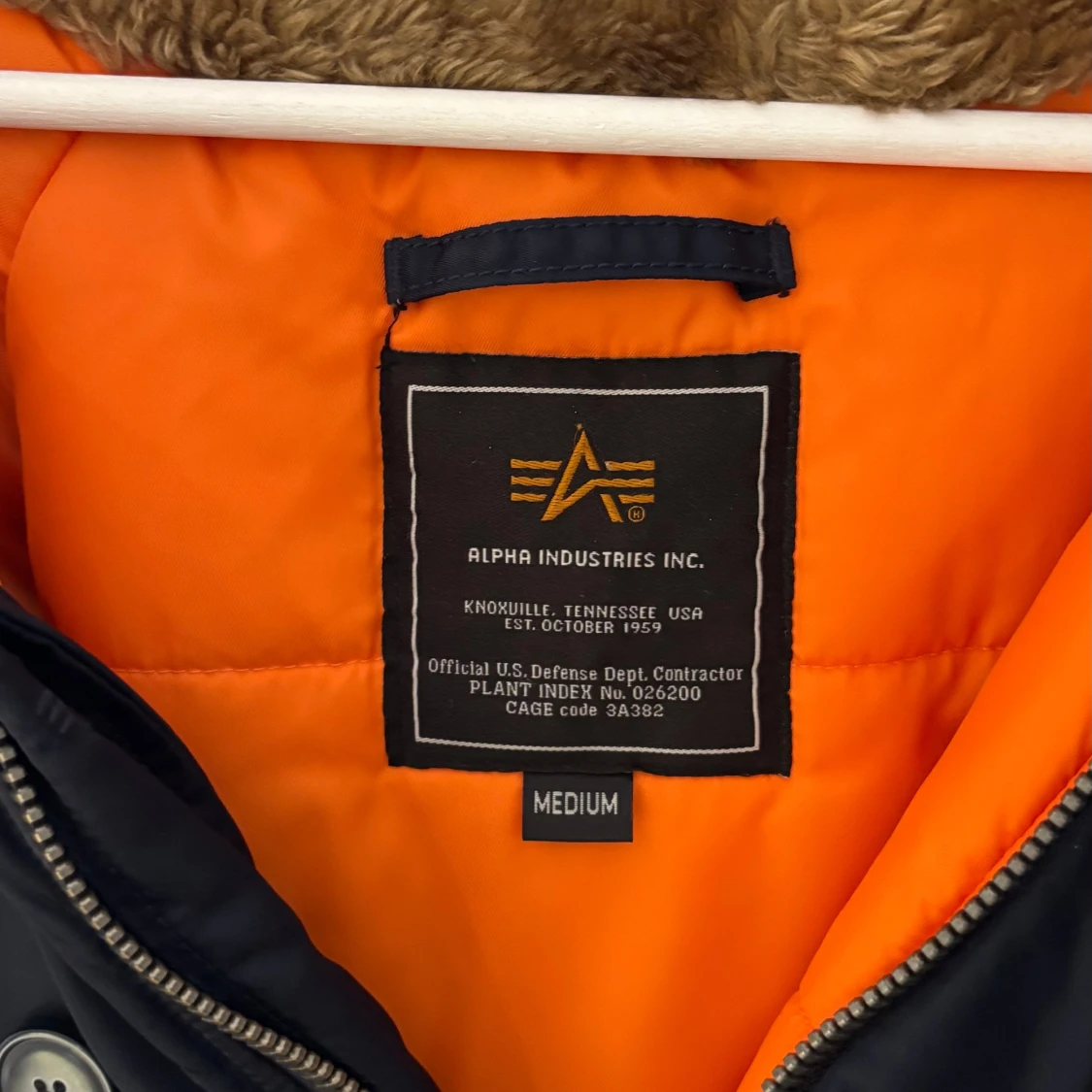 Svart jacka från Alpha Industries M - 3