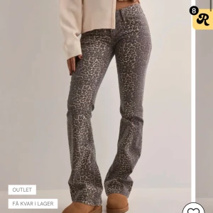 Leopard jeans❤️ - Snygga leopard jeans som tyvärr är lite korta för mig som är 166💓dom är uppsydda så passar någon som är runt 160