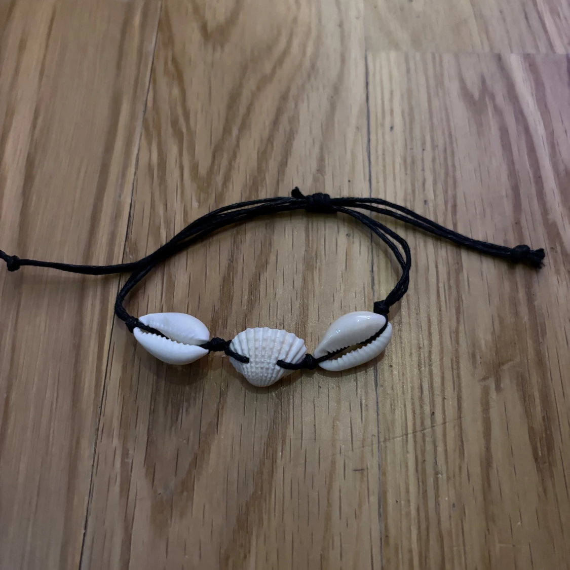 Tre strandarmband med snäckor - 1