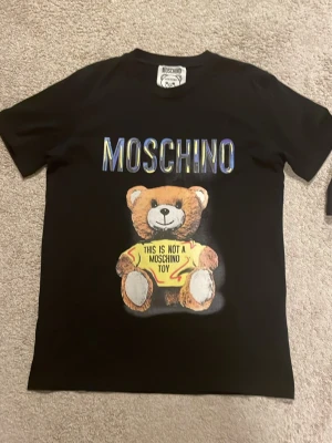 Moschino  - Storlek M - Snygg tröja, nyskick