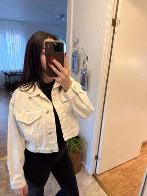 Jeans Jacka - Cropped jeans - jacka. Fint skick 