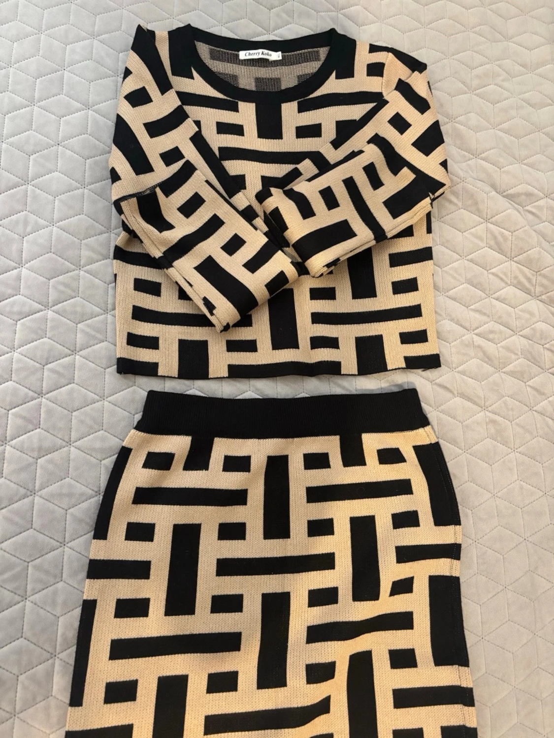 Beige och svart mönstrat set det här sättet har gett mig så mycket komplimanger !!