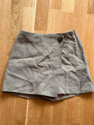 Kjol - Brun kjol med inbyggda shorts