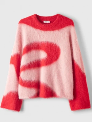 Rosa och röd fluffig stickad tröja - Någon som säljer denna fina tröjan som är i bra skick? Skriv gärna till mig 