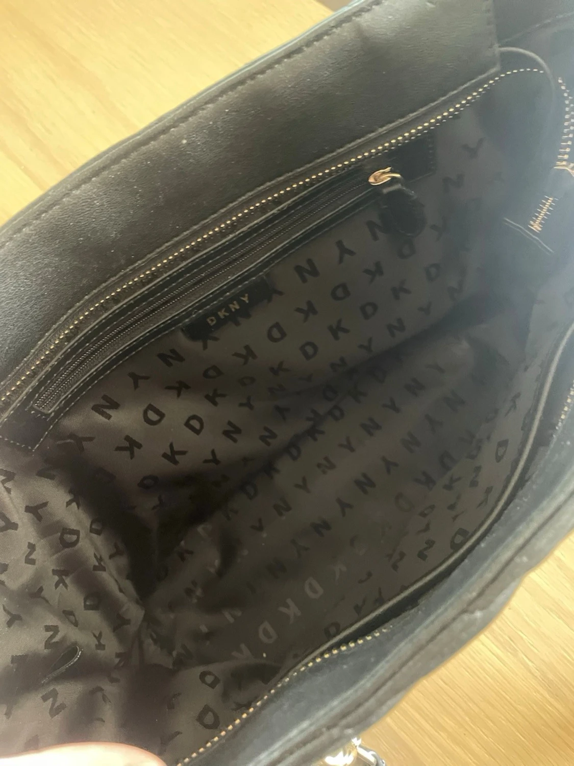 Svart quiltad handväska från DKNY - 5