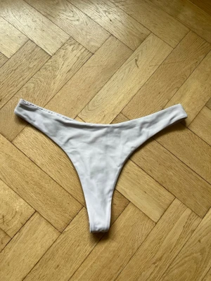 Bikinitrosa - Bikinitrosa från NLY beach strl M.