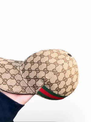 G KEPS - hej säljer en G KEPS I färgen beige helt ny och aldrig använd 