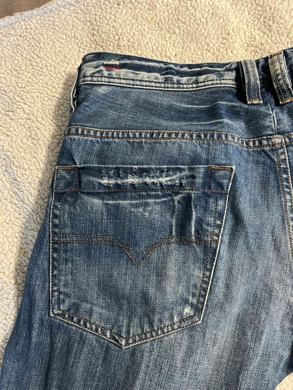 Blå raka jeans med slitningar - 3