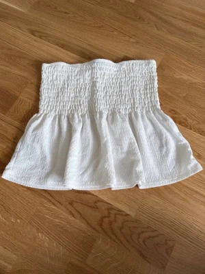 Topp Gina Tricot stl M - Peplumtopp från Gina Tricot i storlek M. Helt ny, aldrig använd.  