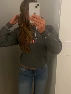 Gant hoodie  - Jättefin gant hoodie med fin tvätt. Storlek M men passar xs & s bäst 🩷🌸🌸pris kan diskuteras! 