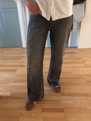 Jeans - Vintage bootcut jeans grymt schysst passform size 32 och dem köptes för drygt 1200kr secondhand och ger er nu ett kanonpris!