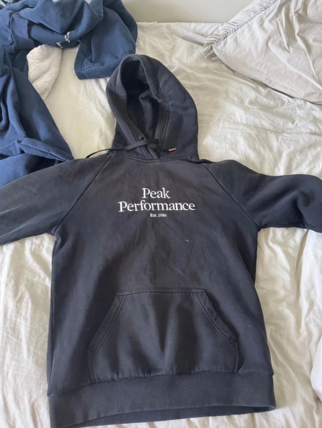 Svart hoodie från Peak Performance - 2