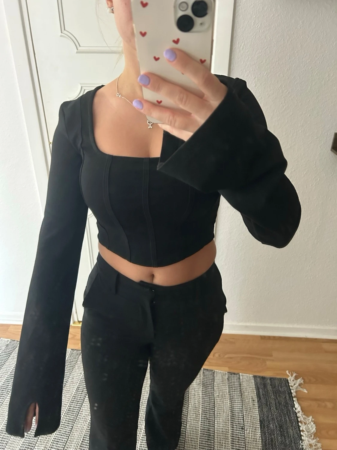 Svart croppad långärmad topp - 1