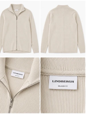Beige ribbad ziptröja Lindbergh - Säljer en stilren stickad ziptröja från Lindbergh i en snygg beige/offwhite färg. Relaxed fit med ribbstickad struktur och dragkedja framtill. Perfekt till både vardag och mer uppklädda outfits.  •  Bra skick • Relaxed fit • Mjuk och bekväm • Passar året runt