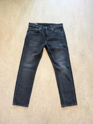 Svarta gråa  jeans från Levi's - 502® TAPER - Jeans Tapered Fit - space walk orginal pris 1 465kr W33 L32 
