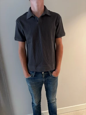 Zara piké - Zara piké! Stilrena och perfekta för dig. Ny pris=379 säljs för=99kr skick=9/10 (modellen är 181cm lång och väger 67kg) Tveka ej att höra av dig vid frågor eller funderingar!