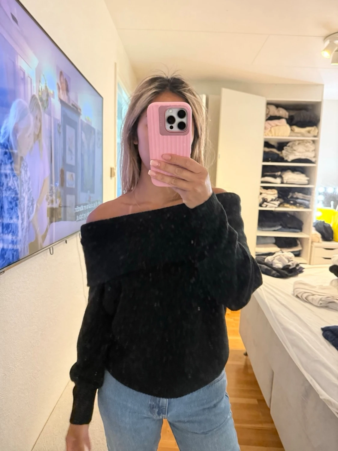 Svart off shoulder stickad tröja