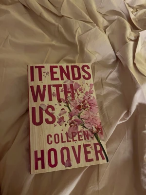 It ends with us Colleen hoover - En bok skriven av collen hover från filmen it end with us, boken är skriven på engelska och är i nyskick då jag läst den en gång.