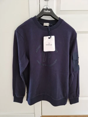 Moncler tröja  - Helt ny, aldrig använd, qr kod och scan fungerar, pris går att diskutera 