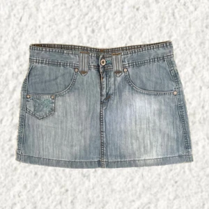 Jeanskjol - Söt jeanskjol i storlek S 🩷 sitter som en M skulle jag säga
