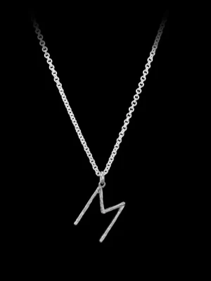 A MARIA NILSDOTTER HALSBAND -  Säljer detta halsband från Maria Nilsdotter i bokstaven A! Box ingår 🩵Halsbandets kedja är 50cm 