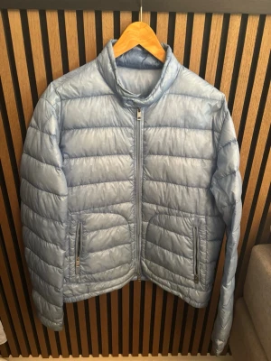 Moncler Acorus - Jacka från moncler i unik färg, storlek 3 vilket motsvarar M