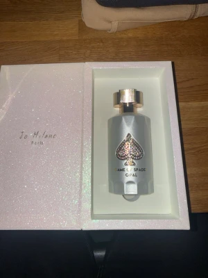 Game of Spades Opal Parfum 90ML - Lyxig parfym från Jo Milano Paris, inspirerad av Louis Vuitton Lovers Flaskan är helt full 90ML nypris 1200 mitt pris 800