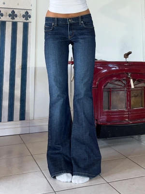 Juicy Couture - Midjemått 80cm (38cm rakt över)❣️ stretchiga❣️ innerbenslängd 86cm❣️ jag är 165