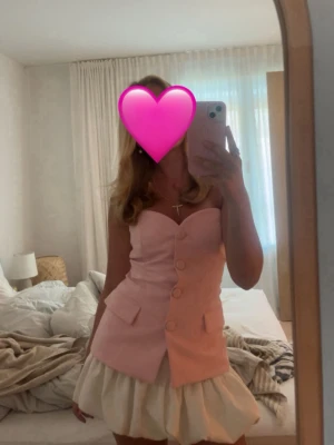 Rosa topp utan axelband  - Säljer denna super söta topp från Zara eftersom den inte kommit så mycket till användning. En riktig favorit💞