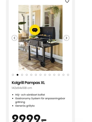 Kolgrill Pampas XL med stor grillyta - Stor svart kolgrill Pampas XL med höj- och sänkbart kolfat, anpassningsbart grillsystem och generös grillyta. Grillen har hjul för enkel förflyttning och praktiska sidobord. Perfekt för grillkvällar med vänner och familj.