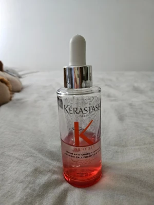 Kerastase genesis serum - Säljer mitt kerastase genesis serum då jag ej får användning för det🥰 se bild för mängd. Köpt för ca 700