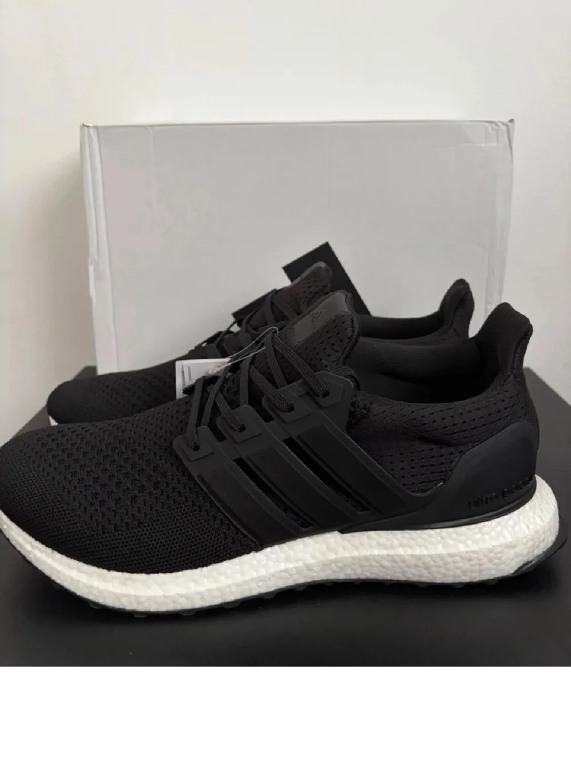Svarta Adidas Ultraboost sneakers - 1
