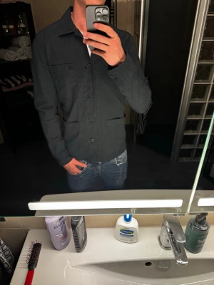 Marc O’Polo Overshirt - Tja, säljer en stilren Overshirt från Marc O’Polo för ett fint pris. Använd vid ett tillfälle!