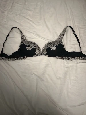 Intimissimi push-up bh - Säljer denna push-up bh från intimissimi eftersom den är för liten, använd ett par gånger.
