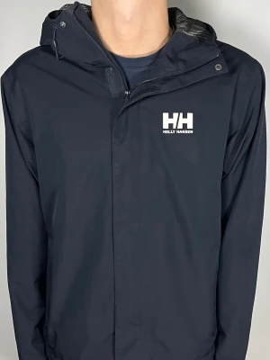 Helly Hansen vindjacka - 👕 Plagg: vindjacka                                                           📏 Storlek: M                                                               🏷️ Märke/Modell: Helly Hansen                                                     ✨ Skick: Fint skick                                                        💬 Vid frågor är det bara att skriva!                                                                                          🛍️ Gramenti